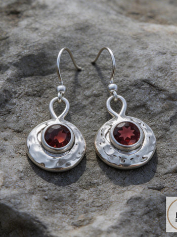 Oxidized Round Hammered Earrings With Garnet