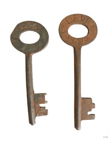 Boho Vintage Key Choker Necklace for Unique Style