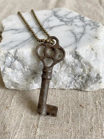 Antique Skeleton Key Necklace JULIET, Fancy Bow Iron Pendant, Brass Ball Chain Gothic Jewelry